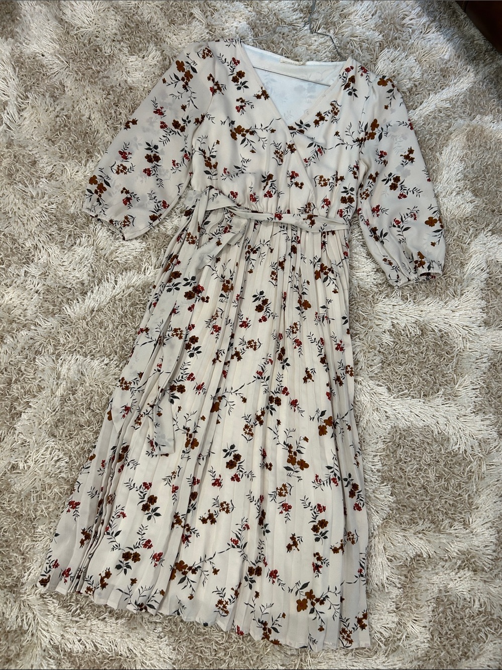 Roolee Floral Pleated Cream Midi Dress XS